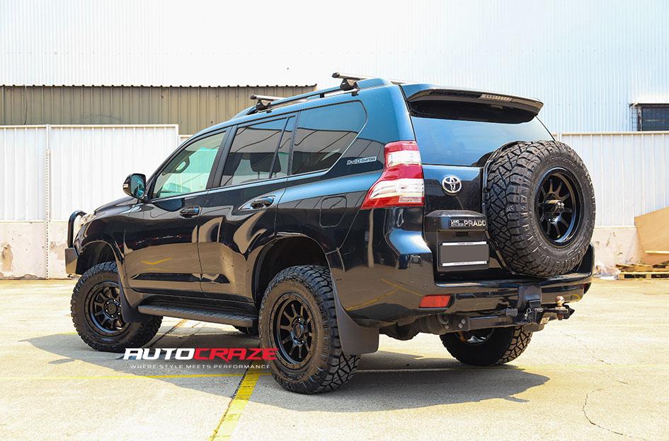 TOYOTA LANDCRUSIER RG3 SATIN BLACK